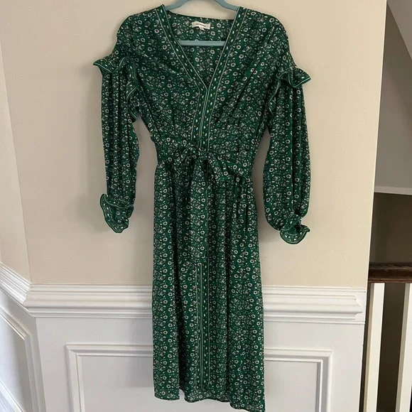 green emerald velvet dress Buy Max Studio Women's 3/4 Sleeve Tiered Bubble Crepe Dress, Green/Yellow  Small Swirling Daisy, Small at Amazon.in